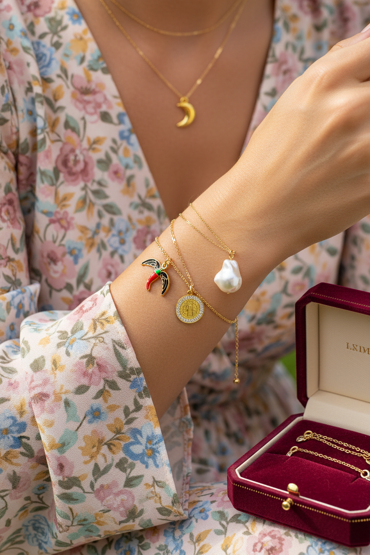 花园佩戴特写场景