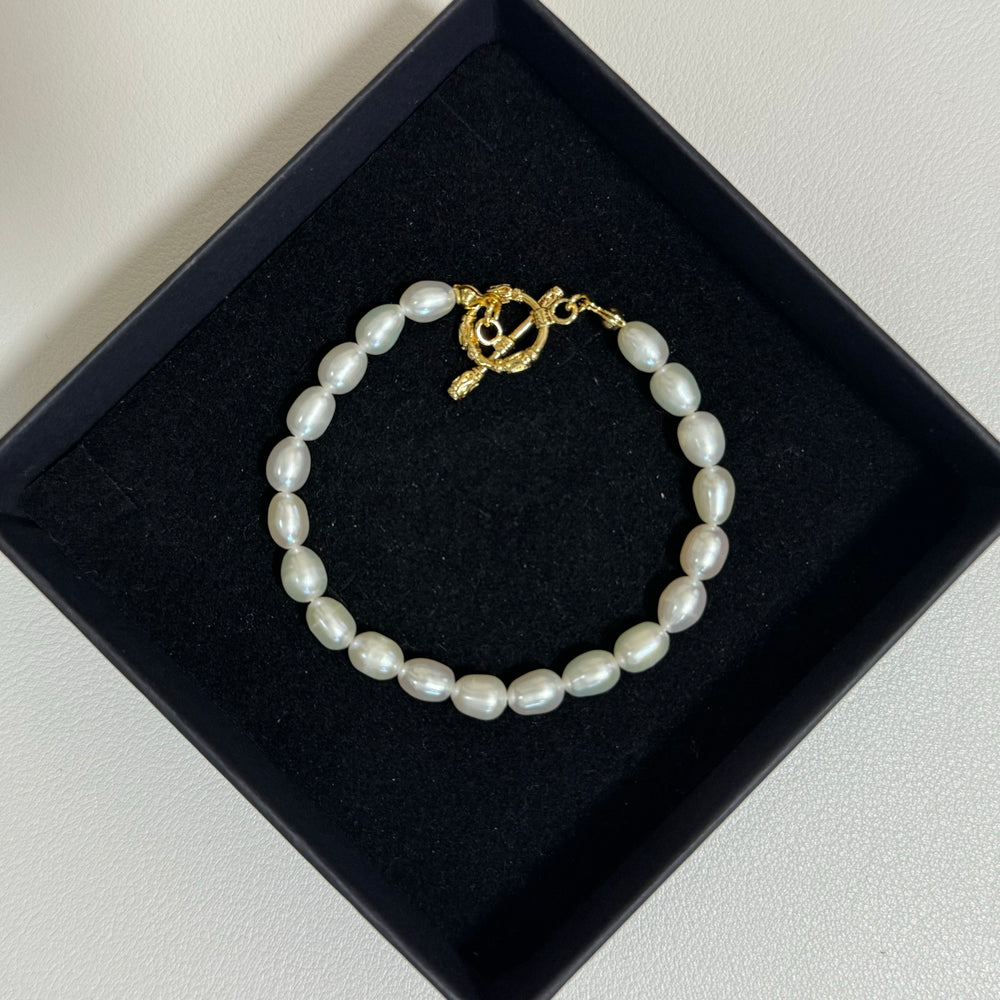 Customizable Elegant Pearl Bracelet with T-Bar Clasp - Adjustable Length for Any Occasion, Elegant Women's Jewelry Gift