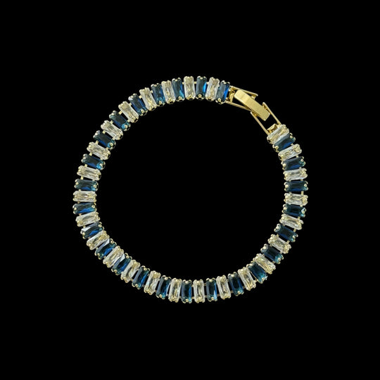 Twist Ribbon Chain A subtle curve, a bold presence