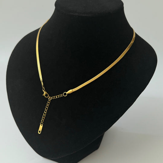 Twist Ribbon Chain A subtle curve, a bold presence