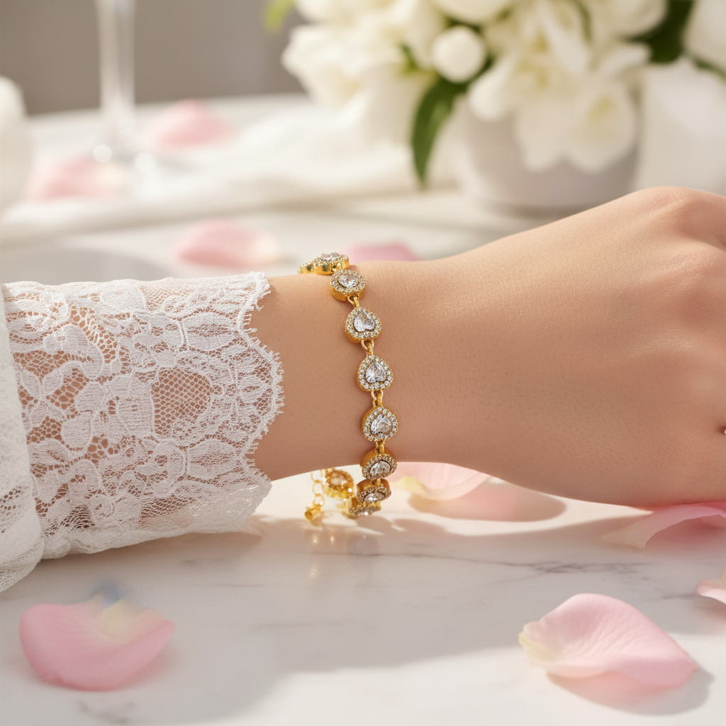 Gold Heart Halo Crystal Bracelet - Aligned