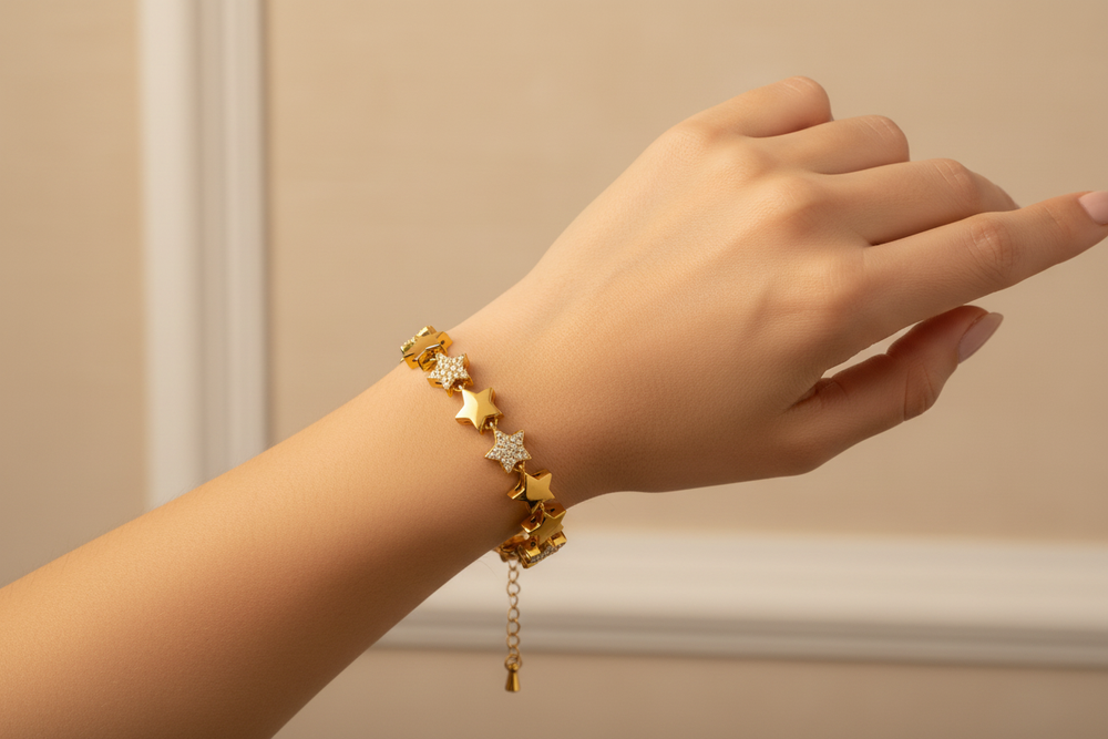 Gold Plated Diamond Bracelet 佩戴图