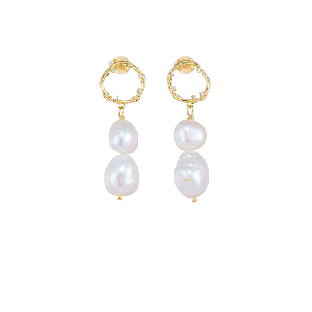 Dangle freshwater pearl earrings in S925 sterling silver.