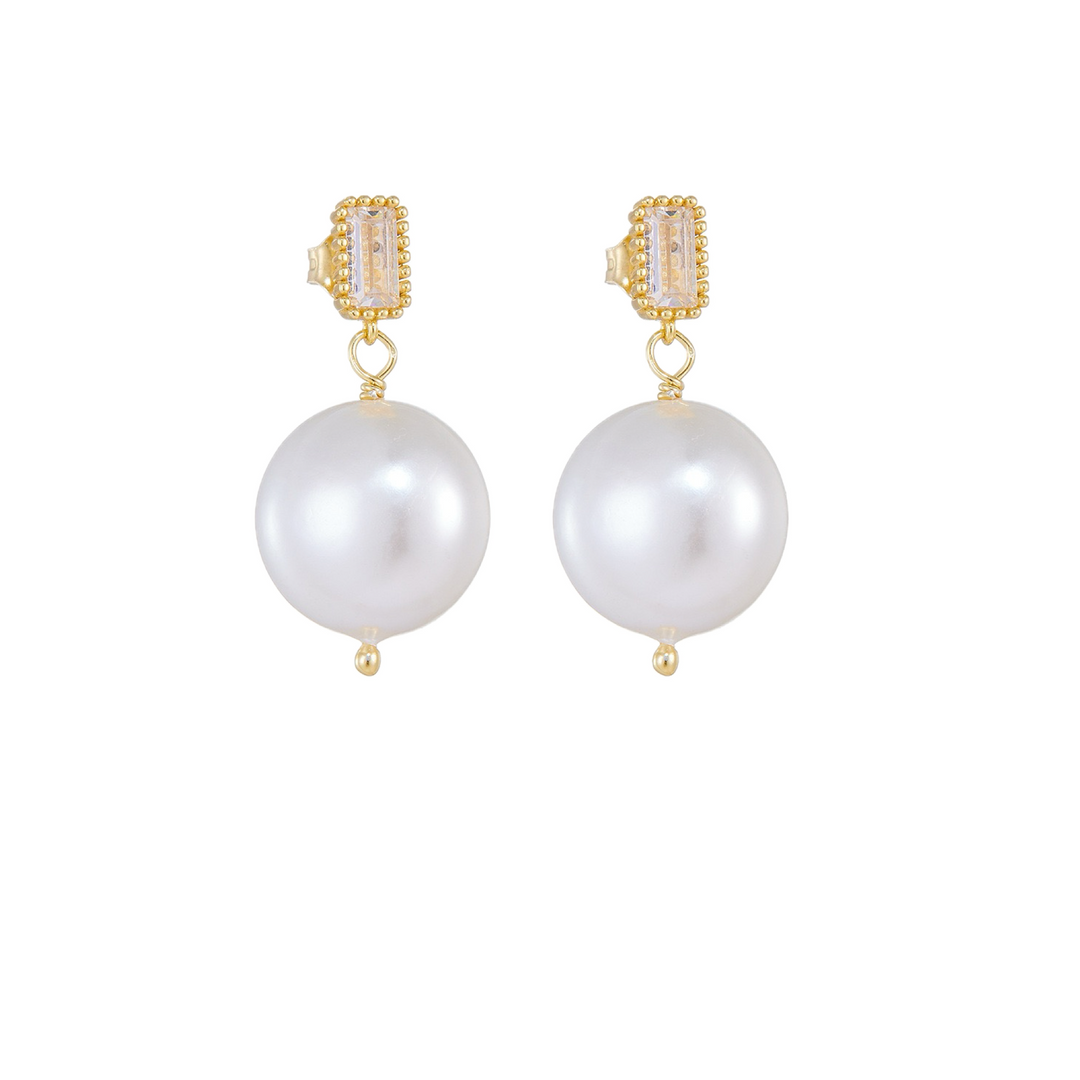 Vintage style S925 silver pearl stud earrings.